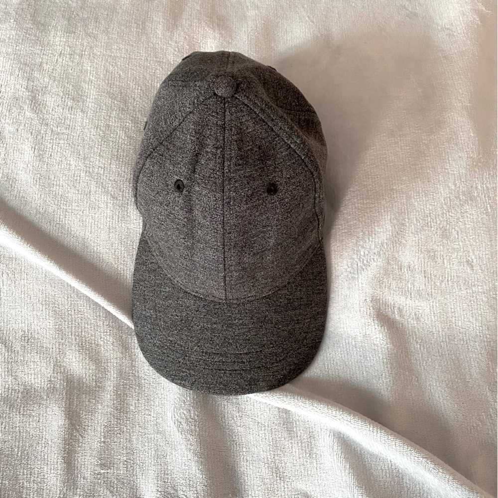 Lululemon Baller heathered gray hat